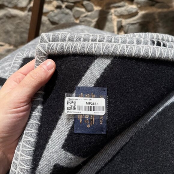 Louis Vuitton x NBA Wool Cashmere Grey Black Basketball Court Blanket - Picture 4 of 11